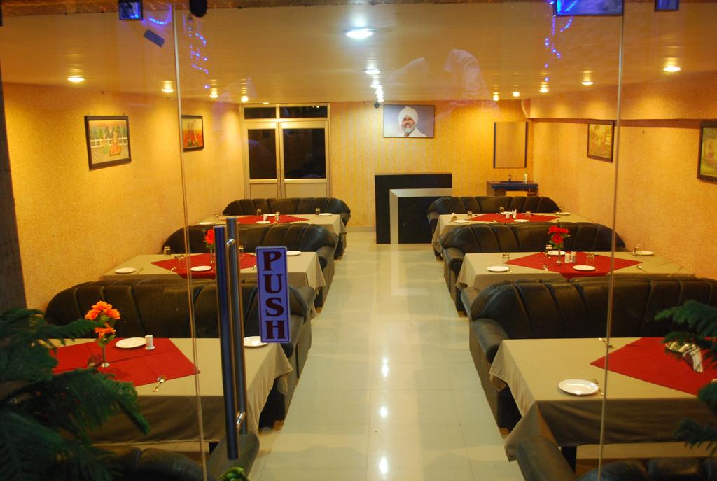 Royal Plaza Hotel Pushkar Restaurant